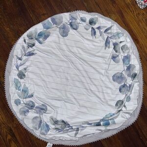 The Peanutshell Tummy Time Leaf Print Blanket